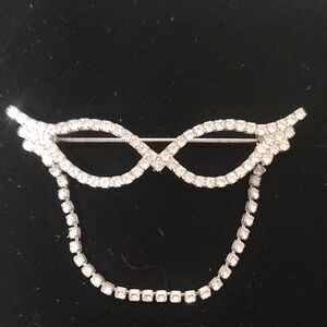 Elegant Silver Rhinestone Mask Brooch